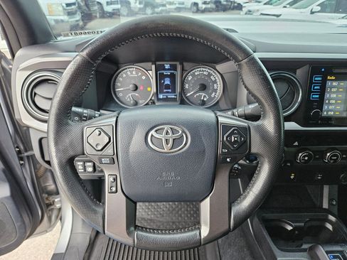 Used 2017 Toyota Tacoma TRD Sport w/ Tow Package (A/T) AWD/4WD image 16