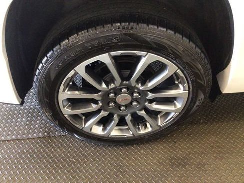 Used 2020 GMC Acadia Denali w/ Denali Ultimate Package AWD/4WD image 32
