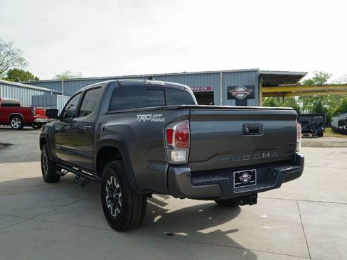 Used 2022 Toyota Tacoma TRD Off-Road w/ Technology Package image 4
