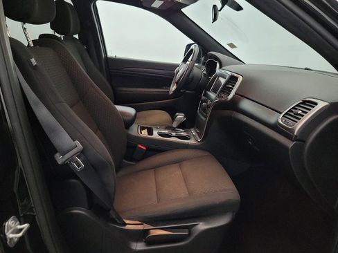 Used 2019 Jeep Grand Cherokee Laredo AWD/4WD image 21