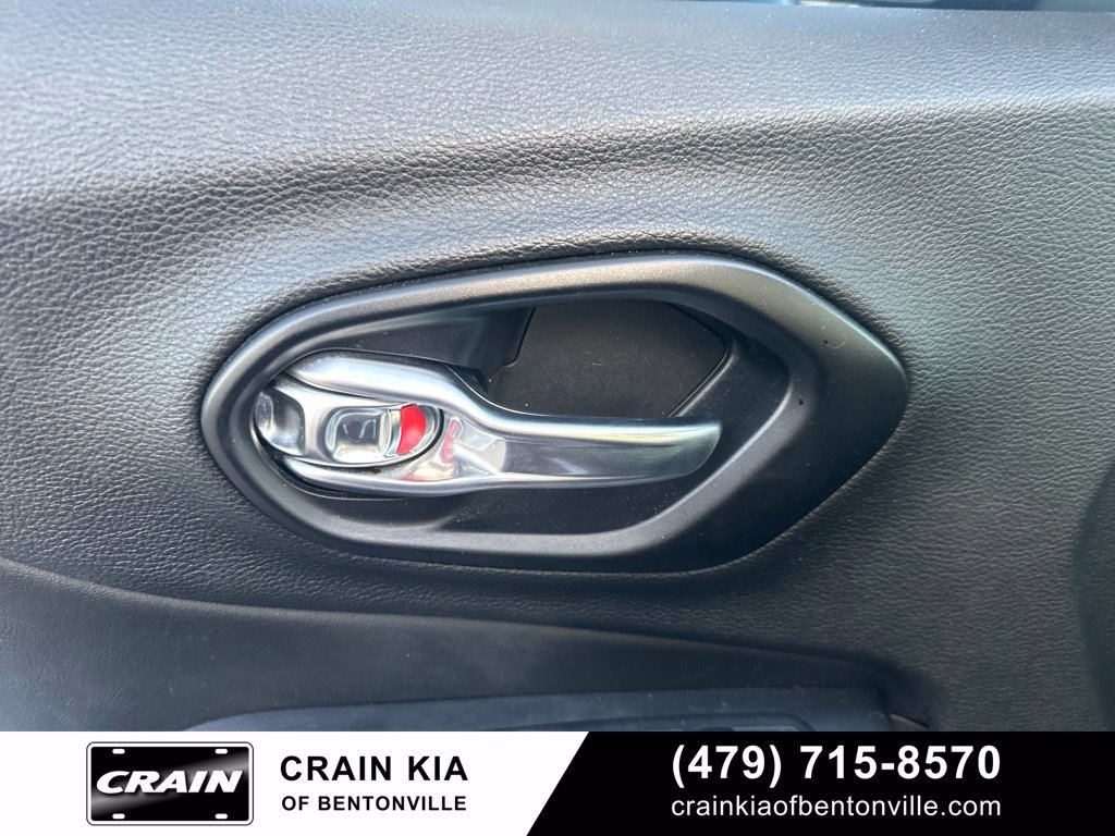 Used 2021 Jeep Cherokee Latitude Lux w/ Sun & Sound Group AWD/4WD image 19