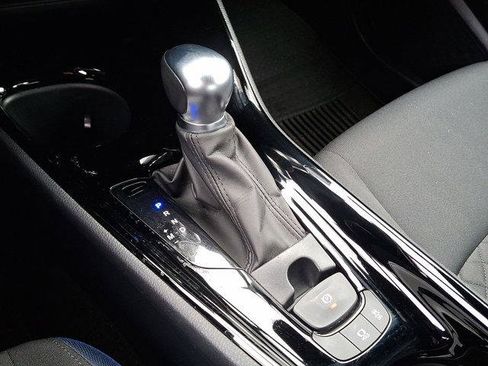 Certified 2022 Toyota C-HR XLE image 14