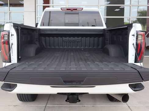 Used 2025 GMC Sierra 2500 AT4 AWD/4WD image 9