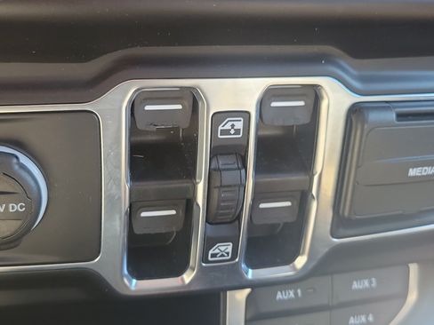 Used 2022 Jeep Wrangler Unlimited Sahara w/ LED Lighting Group AWD/4WD image 22