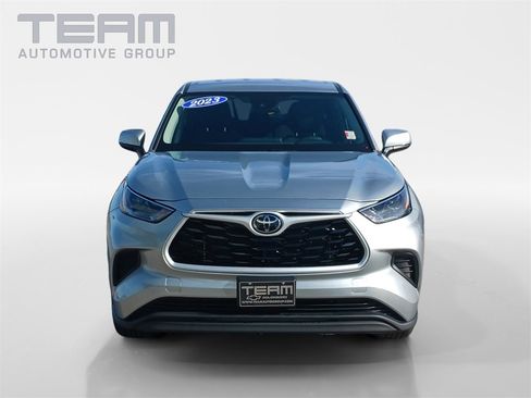 Used 2023 Toyota Highlander L image 2