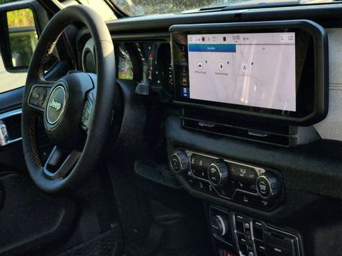 Used 2024 Jeep Wrangler Unlimited Sport image 7