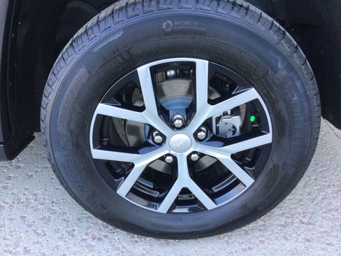 New 2025 Jeep Grand Cherokee Limited w/ Trailer Tow Package image 5