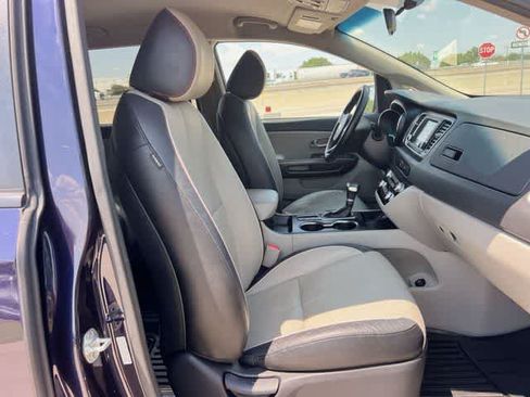 Used 2019 Kia Sedona EX FWD image 12