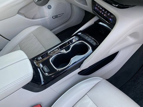 Used 2022 Buick Envision Avenir w/ Technology Package II image 41