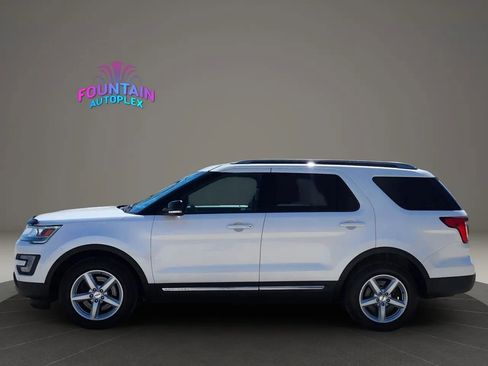 Used 2017 Ford Explorer XLT w/ Equipment Group 202A image 2