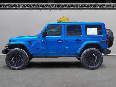 Used 2025 Jeep Wrangler Unlimited Sahara w/ Technology Group AWD/4WD image 8
