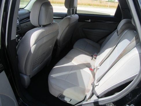 Used 2014 Kia Sorento LX image 9
