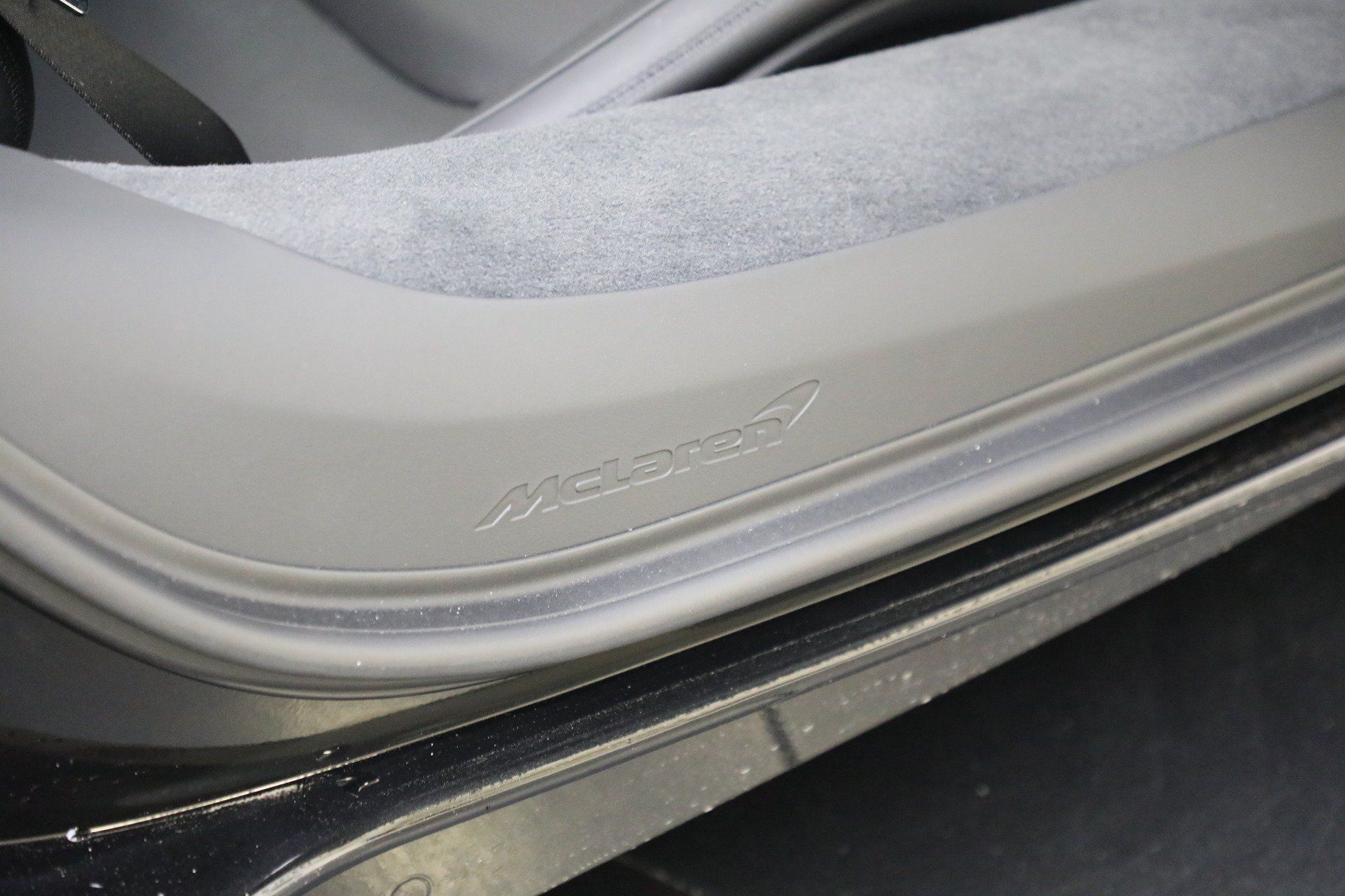 Used 2025 McLaren Artura RWD image 30