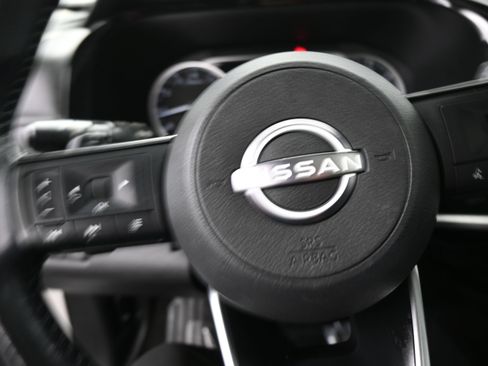 Used 2023 Nissan Pathfinder Platinum AWD/4WD image 17