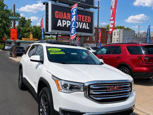Used 2017 GMC Acadia SLT AWD/4WD image 1
