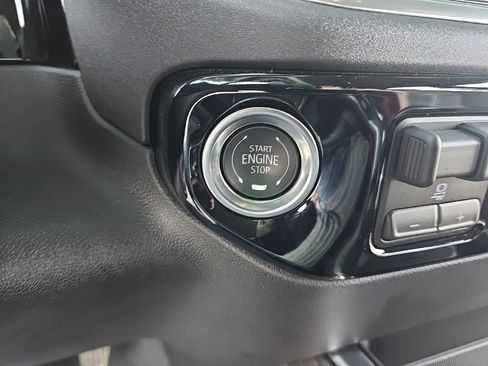 Used 2025 Chevrolet Silverado 1500 LTZ w/ LTZ Convenience Package II AWD/4WD image 25