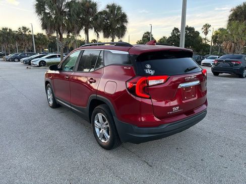 Used 2022 GMC Terrain SLE w/ Driver Convenience Package FWD image 3