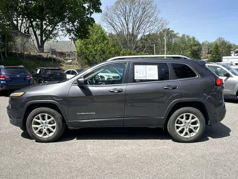 Used 2016 Jeep Cherokee Latitude w/ Cold Weather Group AWD/4WD image 2