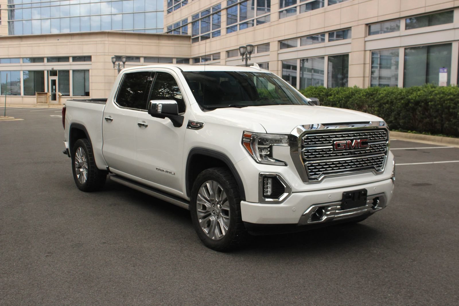 Used 2020 GMC Sierra 1500 Denali w/ Denali Ultimate Package AWD/4WD image 1