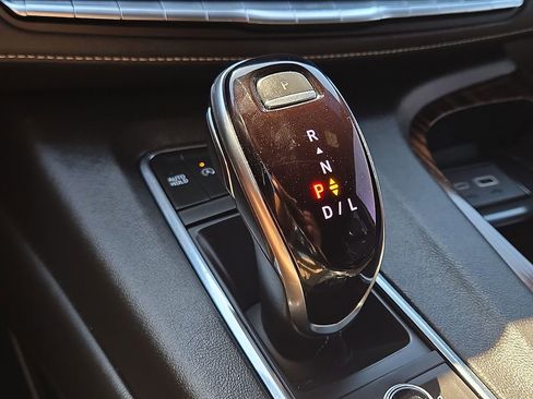 Used 2024 Cadillac Escalade ESV Premium Luxury image 18