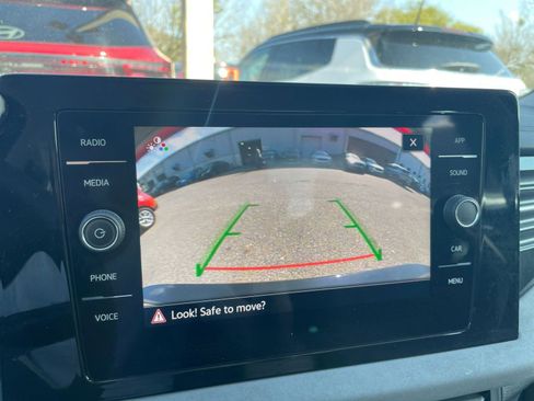 Used 2025 Volkswagen Jetta SE image 23