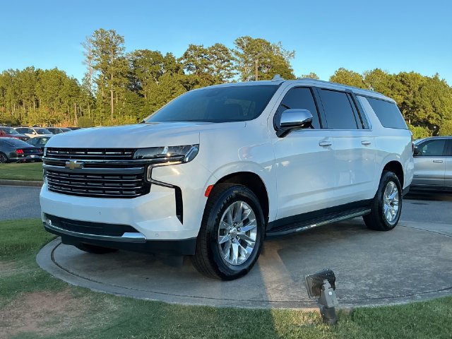 Used 2023 Chevrolet Suburban Premier RWD image 3