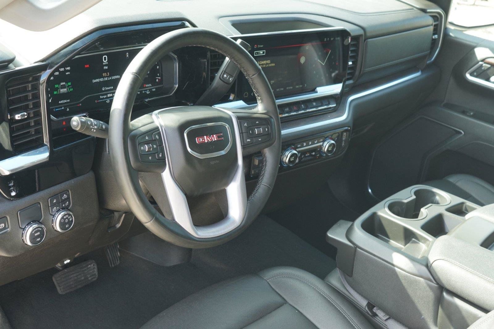 Used 2025 GMC Sierra 1500 SLT RWD image 9