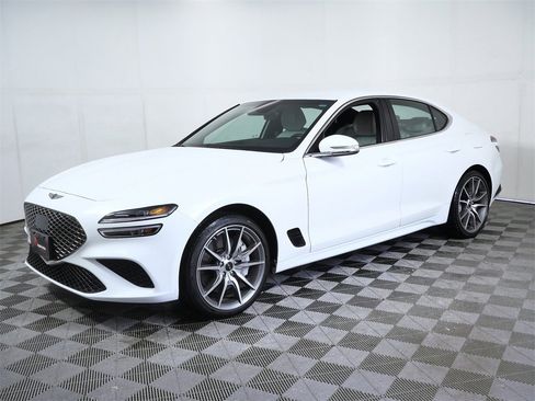 Used 2025 Genesis G70 2.5T image 5
