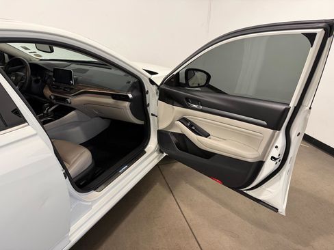 Used 2021 Nissan Altima 2.5 Platinum AWD/4WD image 13