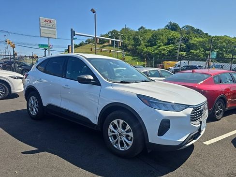 Used 2025 Ford Escape Active AWD/4WD image 2