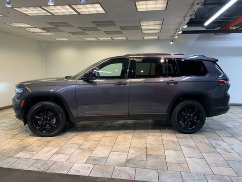 Used 2024 Jeep Grand Cherokee L Laredo image 4