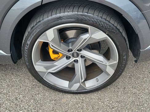 Used 2022 Audi e-tron S Prestige image 5