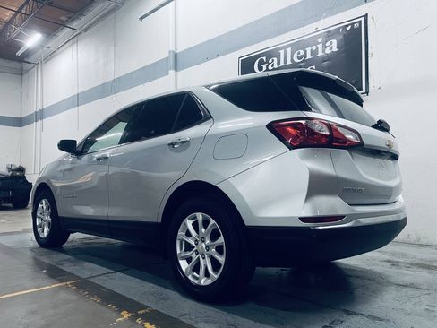 Used 2019 Chevrolet Equinox LT w/ Driver Convenience Package FWD image 4