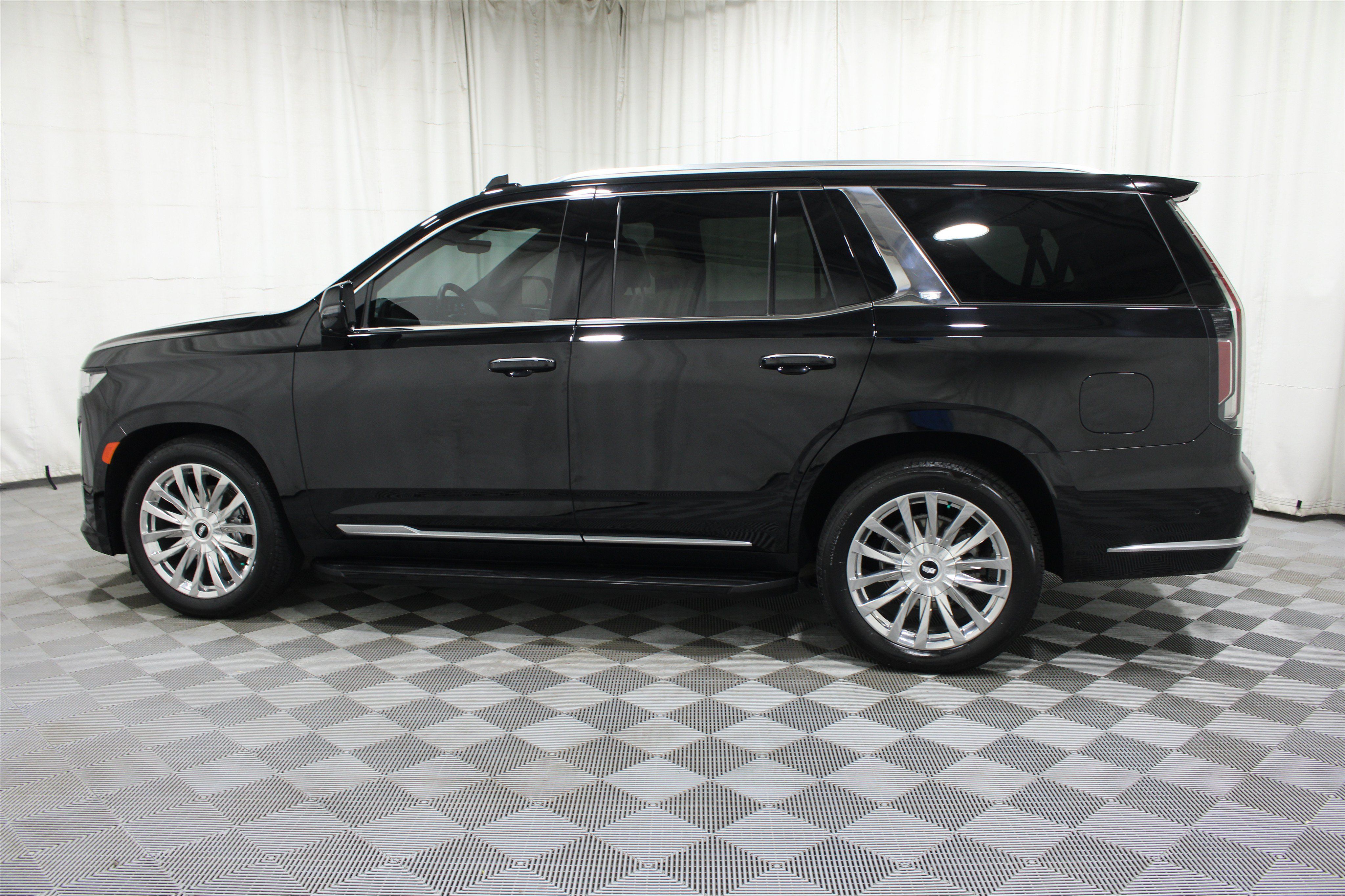 Used 2021 Cadillac Escalade Premium Luxury w/ Driver Assist Tech Package AWD/4WD image 37