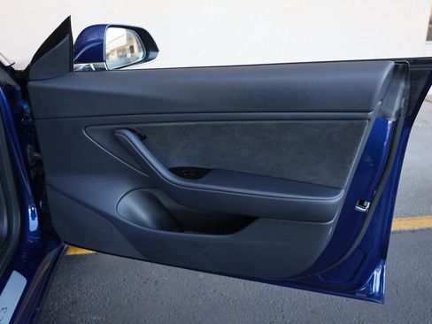 Used 2018 Tesla Model 3 Mid Range image 25