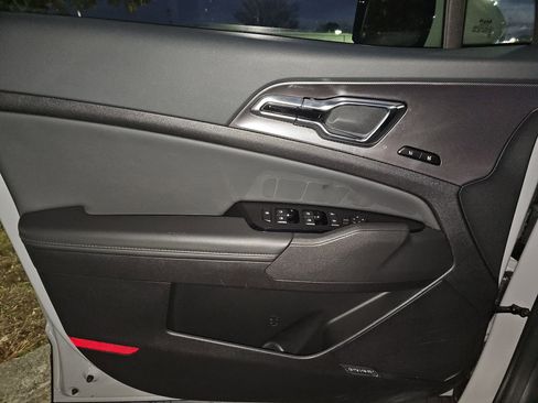 Used 2024 Kia Sportage SX image 28