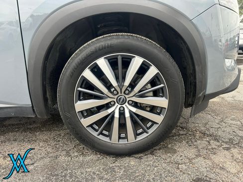 Used 2022 Nissan Pathfinder Platinum w/ Cargo Package FWD image 9