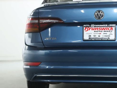 Used 2019 Volkswagen Jetta SE w/ Cold Weather Package FWD image 43