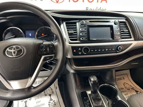 Used 2016 Toyota Highlander LE image 27