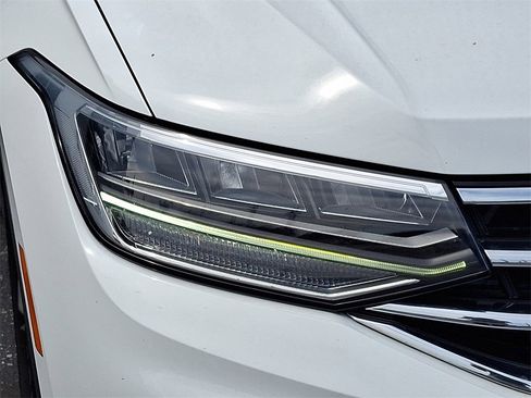 Used 2022 Volkswagen Tiguan SE image 11