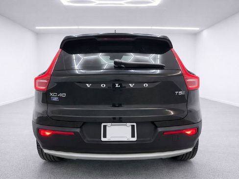 Used 2019 Volvo XC40 T5 Momentum image 4