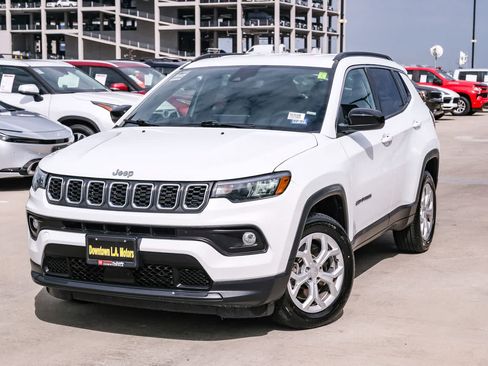 Used 2024 Jeep Compass Latitude AWD/4WD image 1