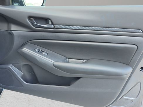 Certified 2025 Nissan Altima 2.5 S FWD image 30