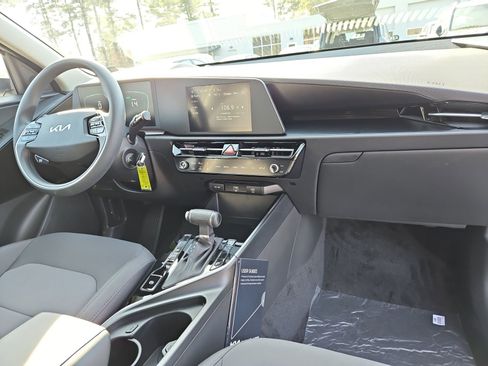 Used 2026 Kia Niro LX FWD image 16