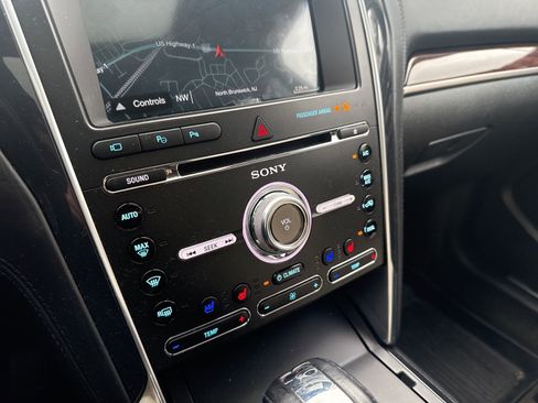 Used 2018 Ford Explorer Platinum image 21