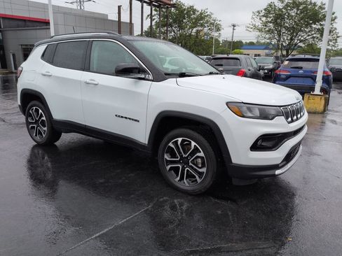 Used 2022 Jeep Compass Limited w/ Sun and Sound Group AWD/4WD image 7