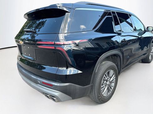 Used 2025 Chevrolet Traverse LT FWD image 6