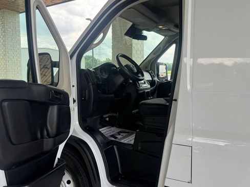 Used 2022 RAM ProMaster 3500 w/ Convenience Group FWD image 2