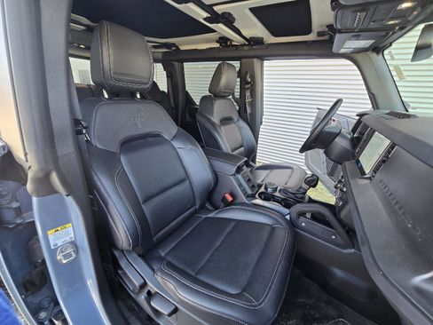 Used 2025 Ford Bronco Badlands image 15