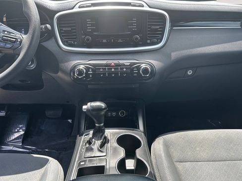 Used 2017 Kia Sorento LX image 11
